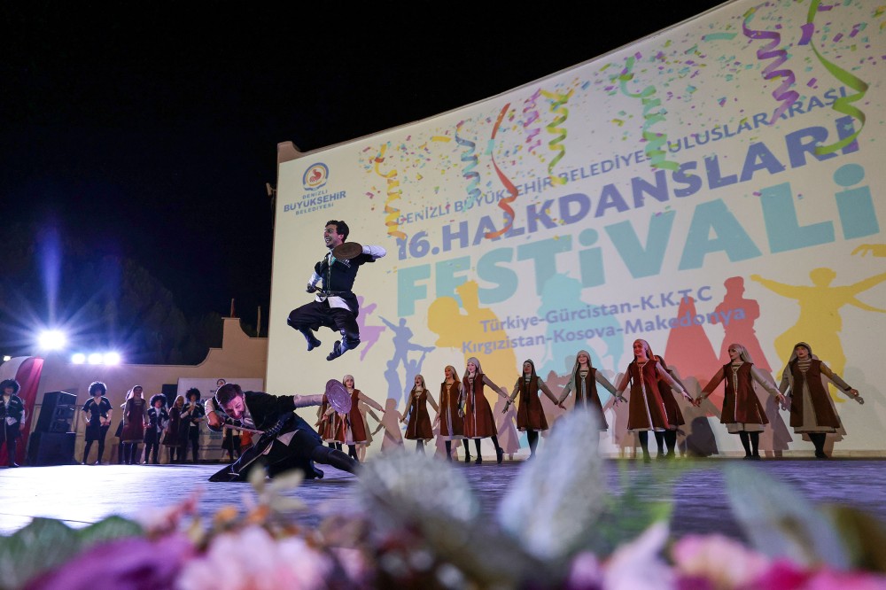 denizli buyuksehir belediyesi tarafindan duzenlenen uluslararasi halk danslari festivali basliyor